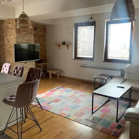 Garden Luxary דירה סקופיה